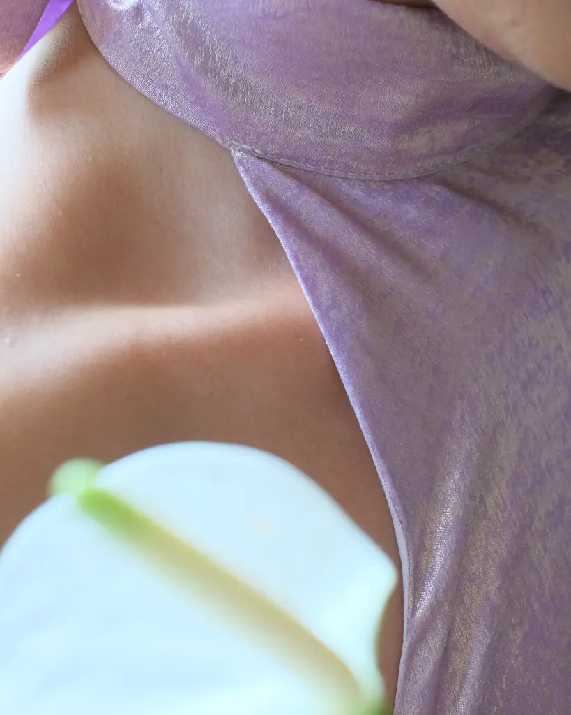 purple_dress_neck_close.jpg